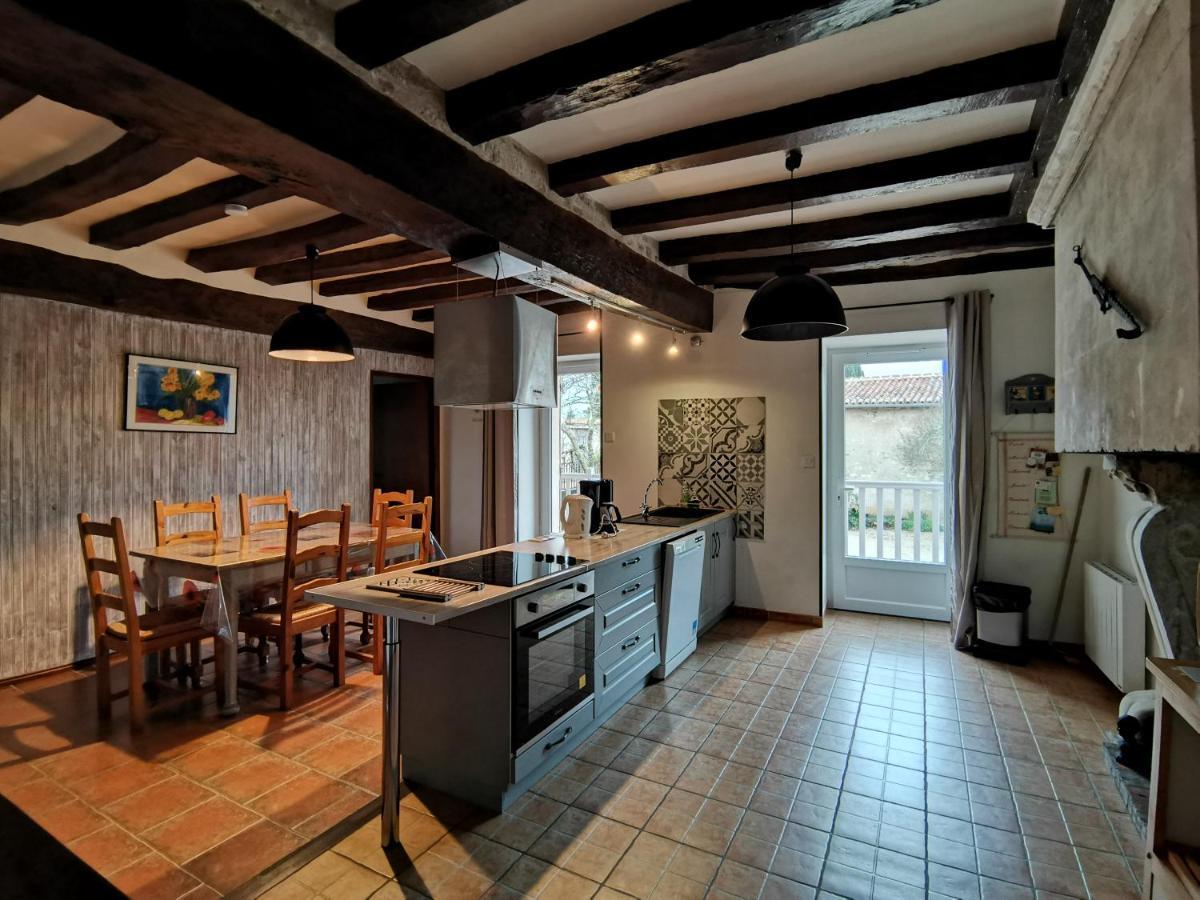 Villa Aux Acacias à Braye-sous-Faye Extérieur photo